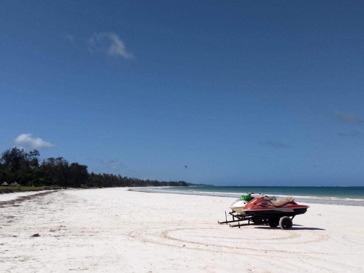 Zarafa House Bed & Breakfast Diani Beach Exterior photo