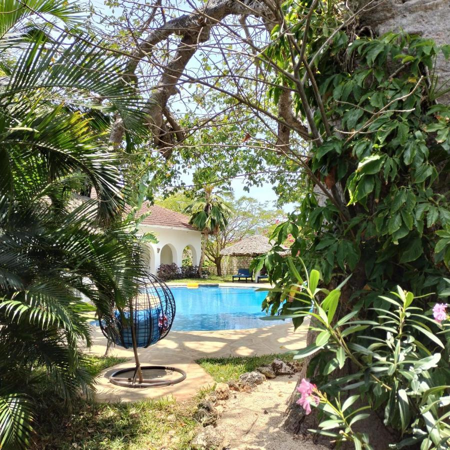 Zarafa House Bed & Breakfast Diani Beach Exterior photo