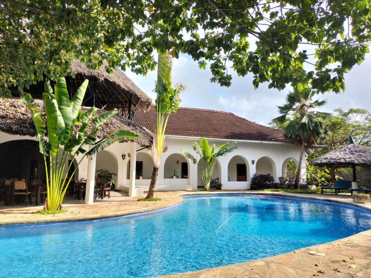 Zarafa House Bed & Breakfast Diani Beach Exterior photo